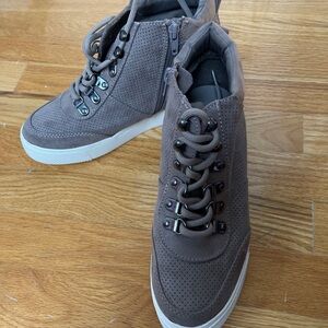 High top sneakers/boots